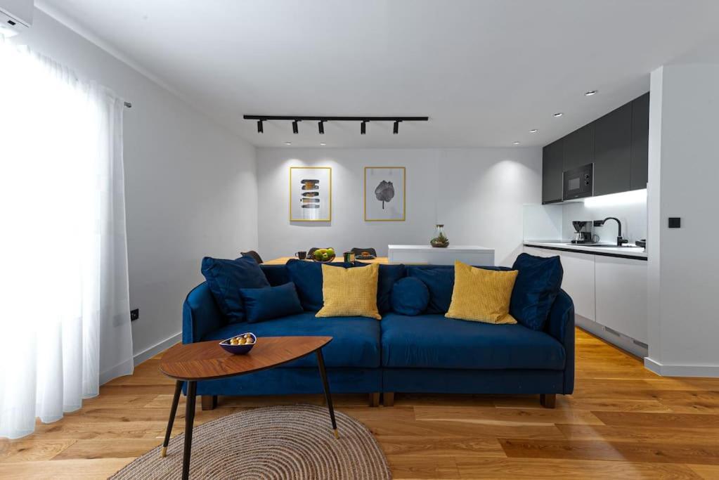 Old Town Finesse Apartment