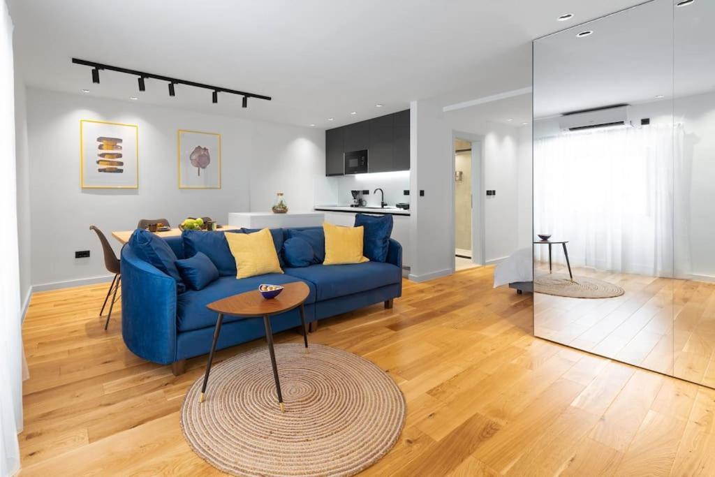 Old Town Finesse Apartment *